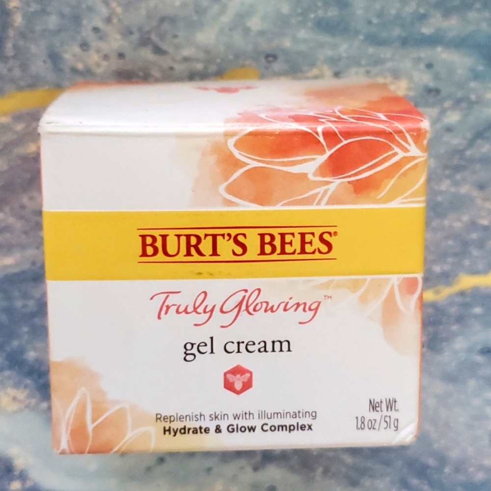 New Burt's bees truly glowing face cream